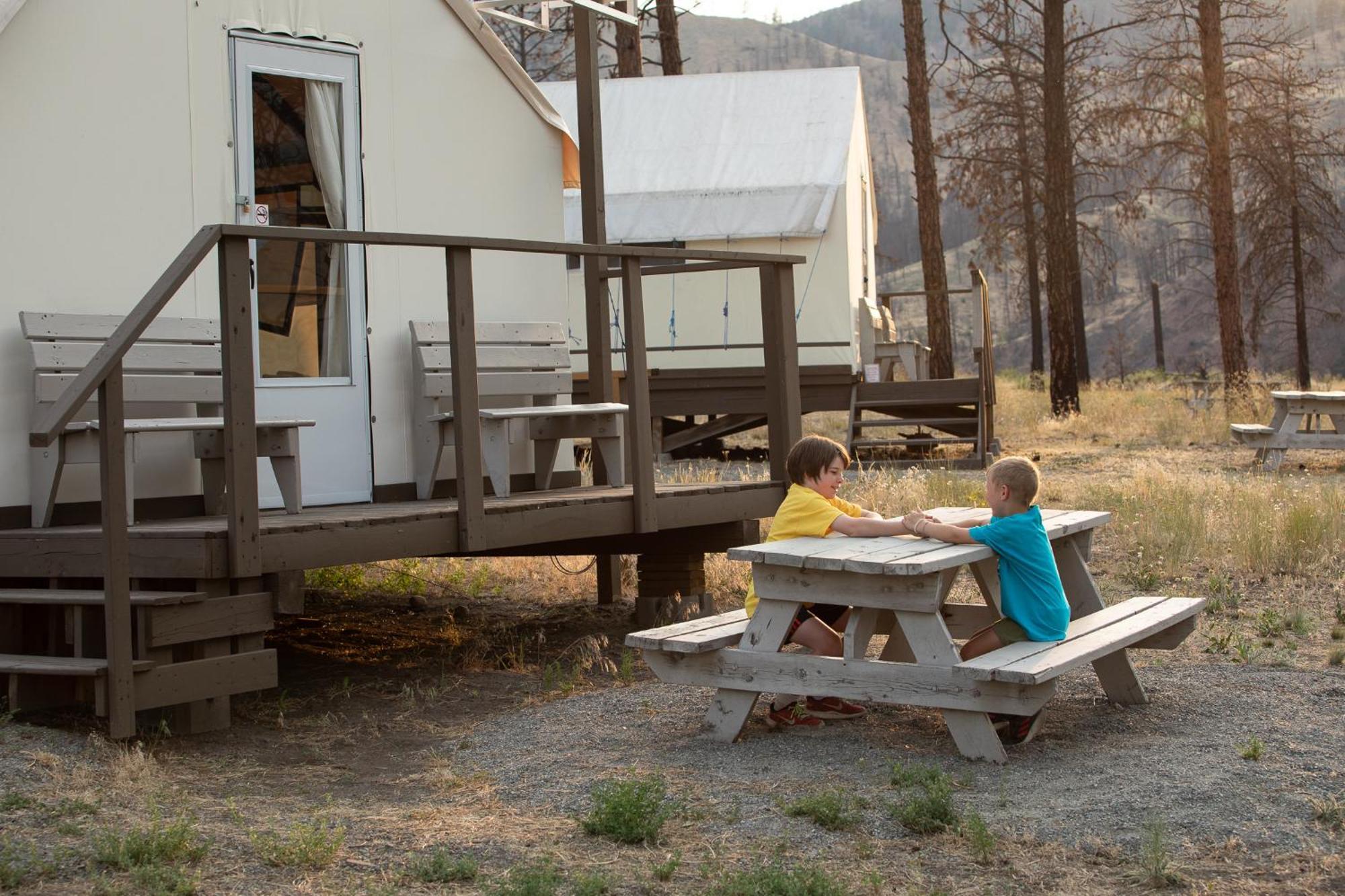 Kumsheen Rafting Resort Lytton エクステリア 写真